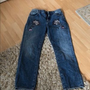 Pacsun Mom Jean embroidered with flowers